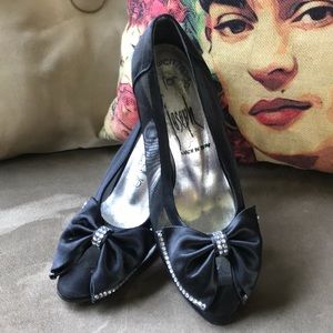 Stuart Weitzman for Joseph black heals💍